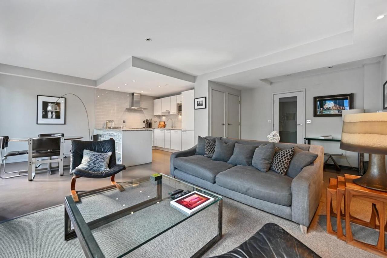 Apartment Sleek 2bd Flat Wterrace - 2 Mins From Farringdon! London