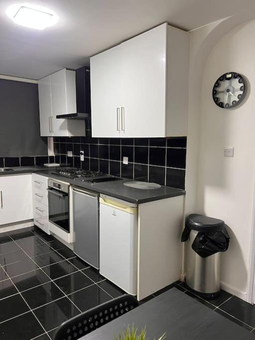 Stunning 2 Bedroom Duplex In The Heart Of * London