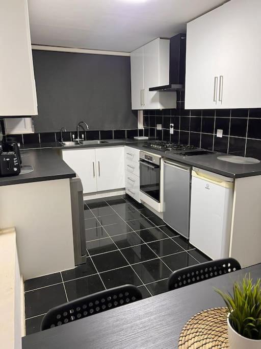 Stunning 2 Bedroom Duplex In The Heart Of Apartment