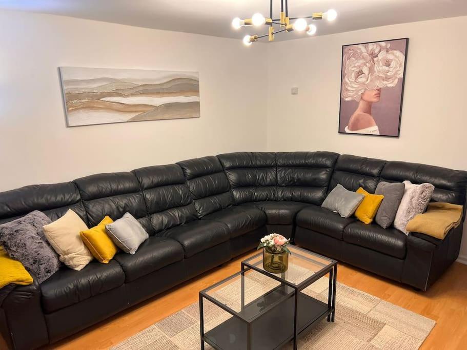 Stunning 2 Bedroom Duplex In The Heart Of Apartment London
