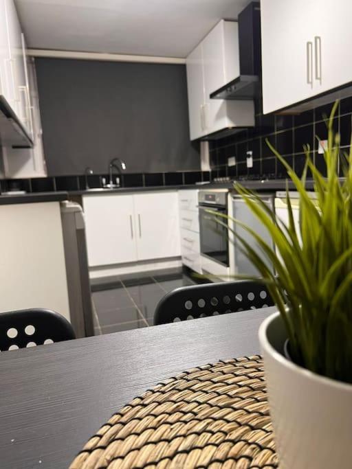 Apartment Stunning 2 Bedroom Duplex In The Heart Of