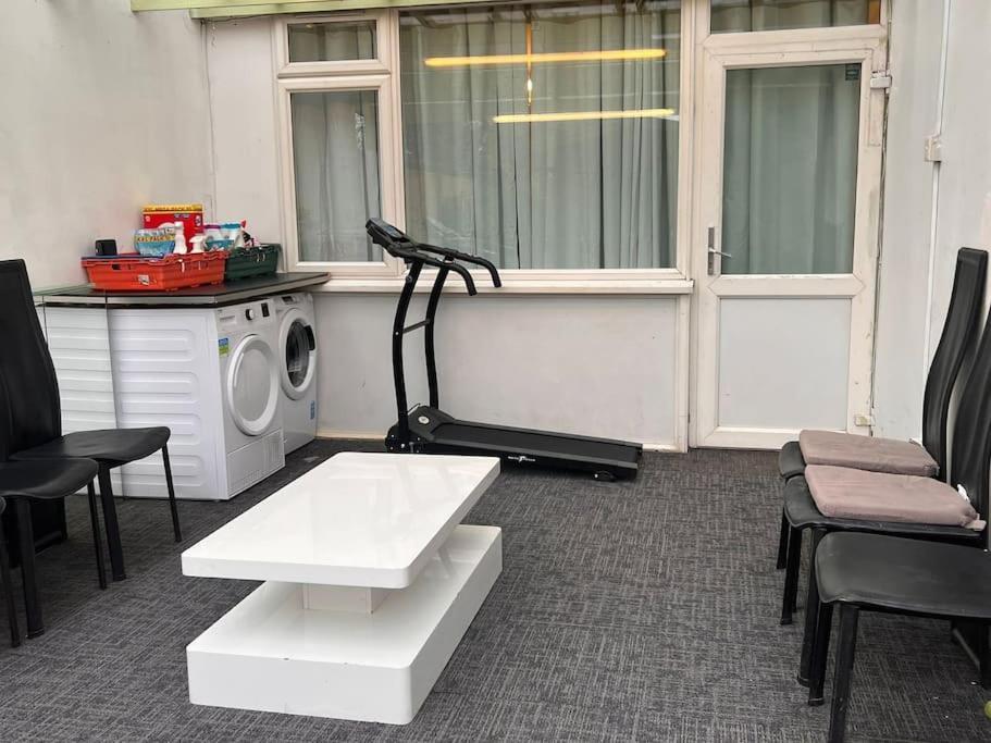 Stunning 2 Bedroom Duplex In The Heart Of Apartment *