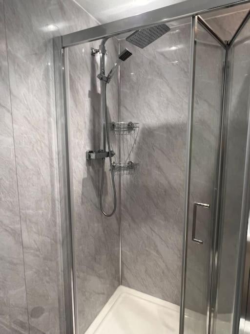 Stunning 2 Bedroom Duplex In The Heart Of *