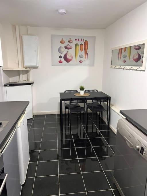 Stunning 2 Bedroom Duplex In The Heart Of Apartment *
