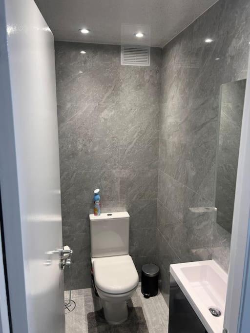 Stunning 2 Bedroom Duplex In The Heart Of * London