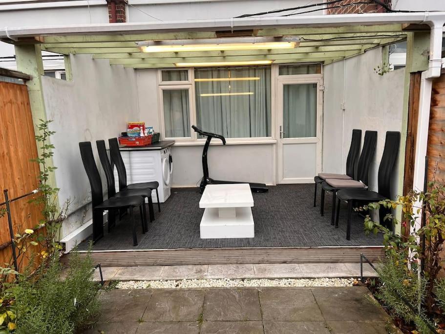 Apartment Stunning 2 Bedroom Duplex In The Heart Of