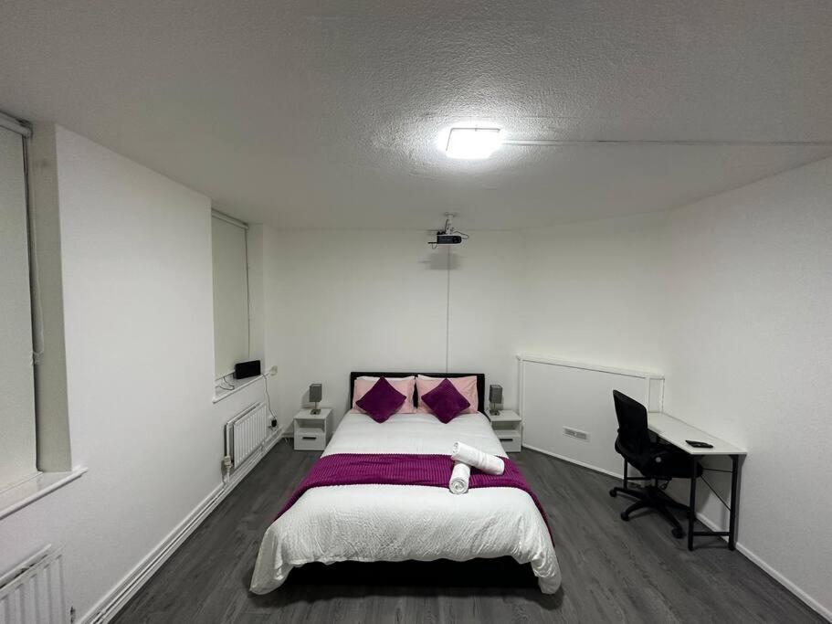 Super Double Bedroom Zone 1 * Londen