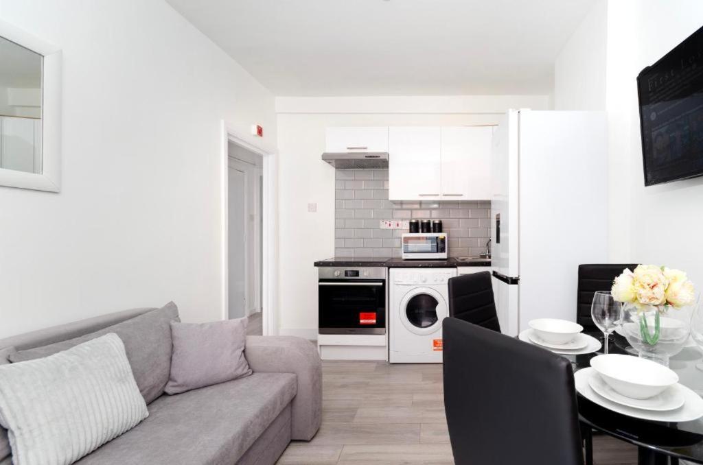 Apartment 4th Floor *