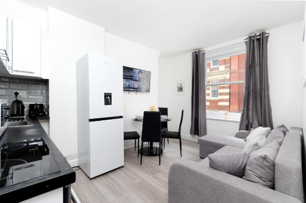 4th Floor * London