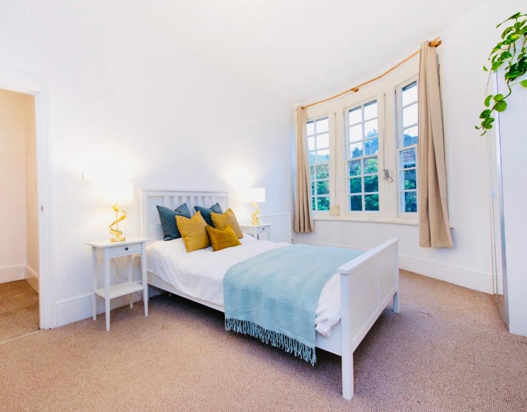Spacious & Charming Garden Flat -zone 2- Great For Access Appartement Londres
