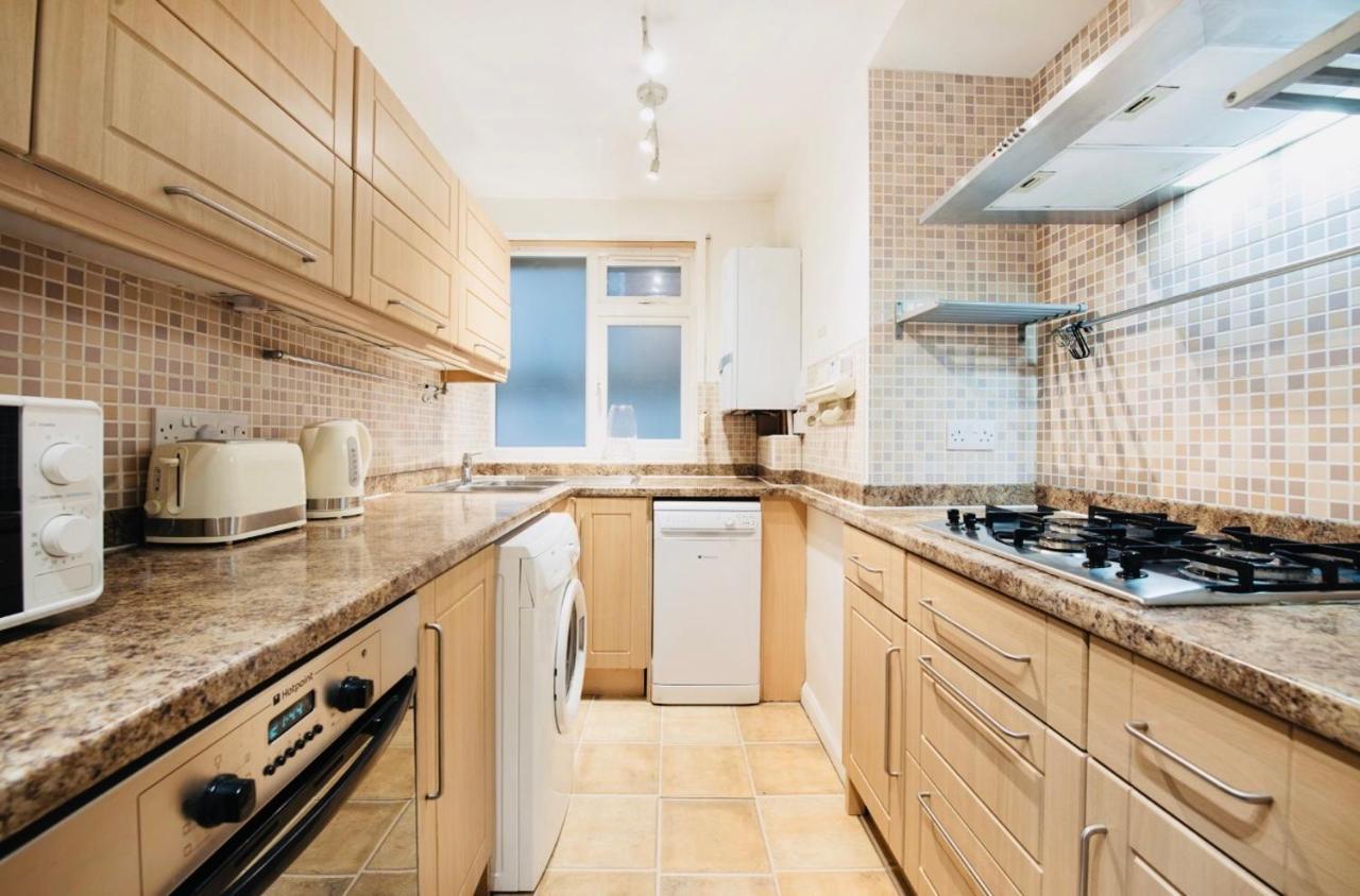 Spacious & Charming Garden Flat -zone 2- Great For Access Appartement