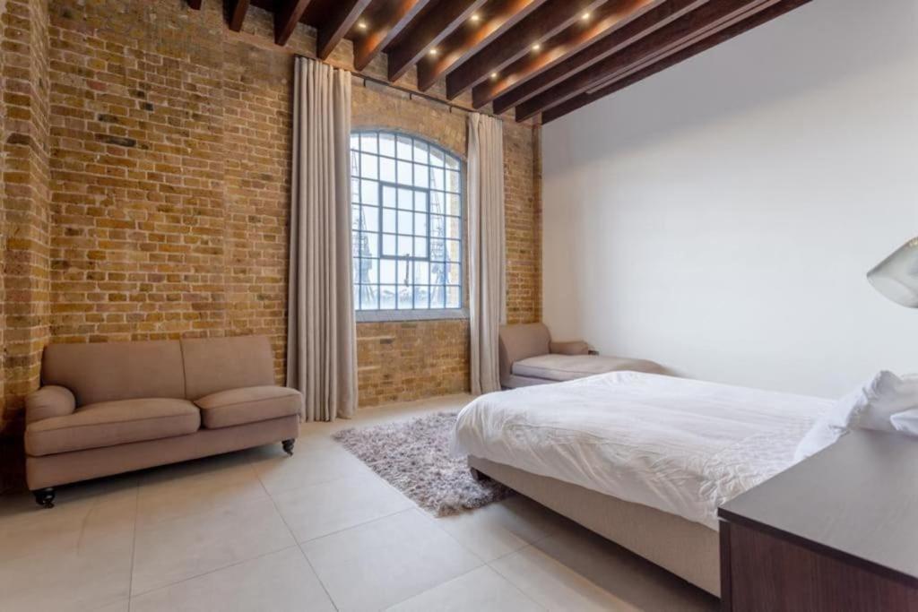 Luxury 1bed In Converted Warehouse Next To Excel Apartment