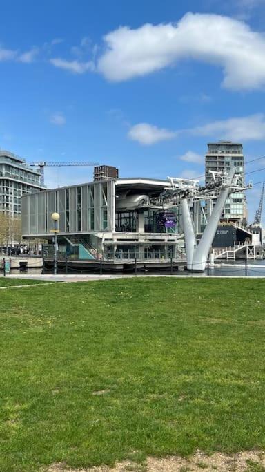 Luxury 1bed In Converted Warehouse Next To Excel * London