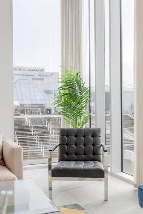 Luxury 1bed In Converted Warehouse Next To Excel London