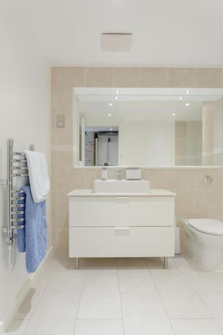 Luxury 1bed In Converted Warehouse Next To Excel *