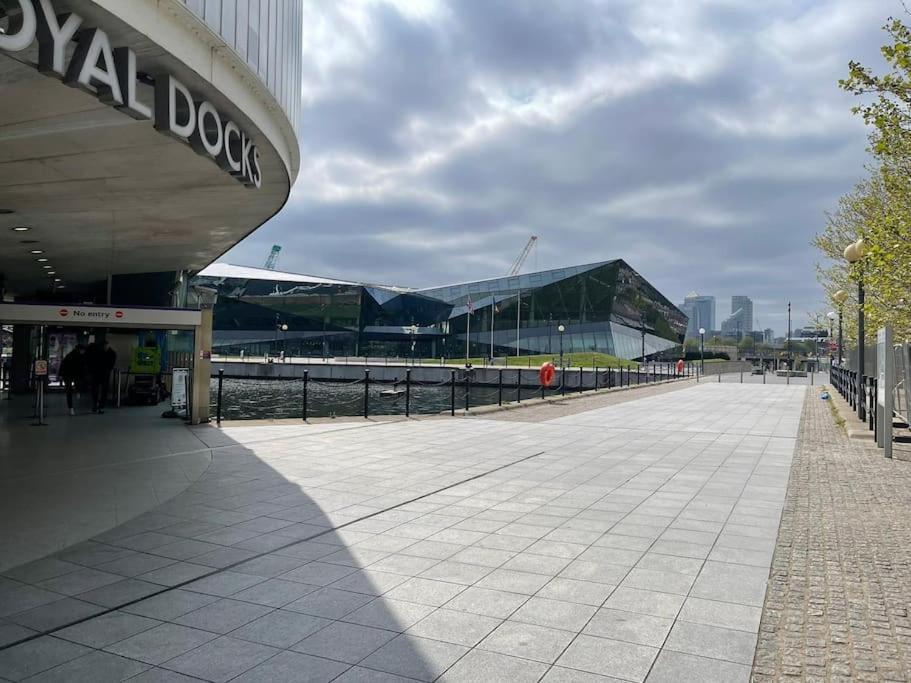 Apartment Luxury 1bed In Converted Warehouse Next To Excel London