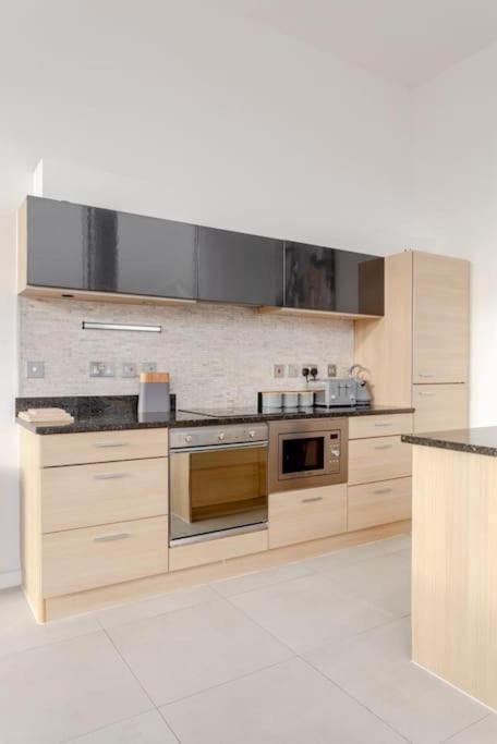 Apartment Luxury 1bed In Converted Warehouse Next To Excel *