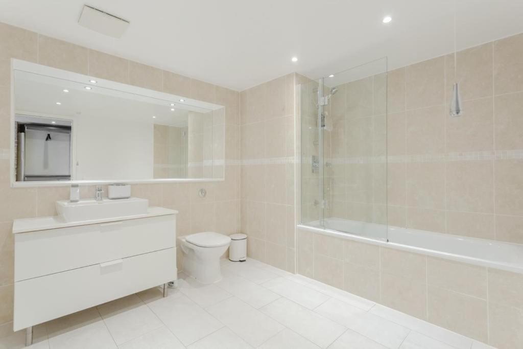Luxury 1bed In Converted Warehouse Next To Excel * London