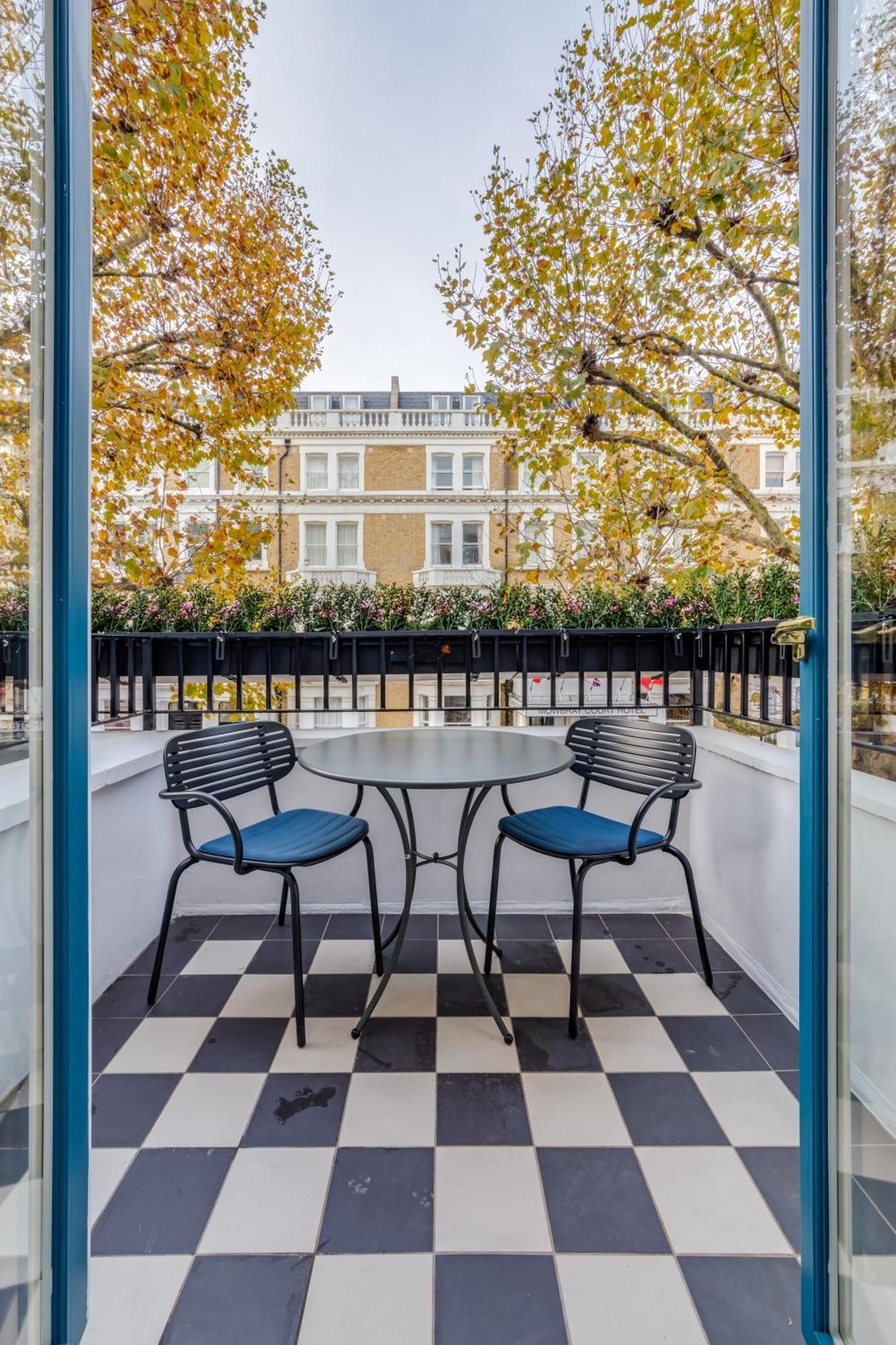 Mornington Kensington, Bw Premier Collection Hotel 4*