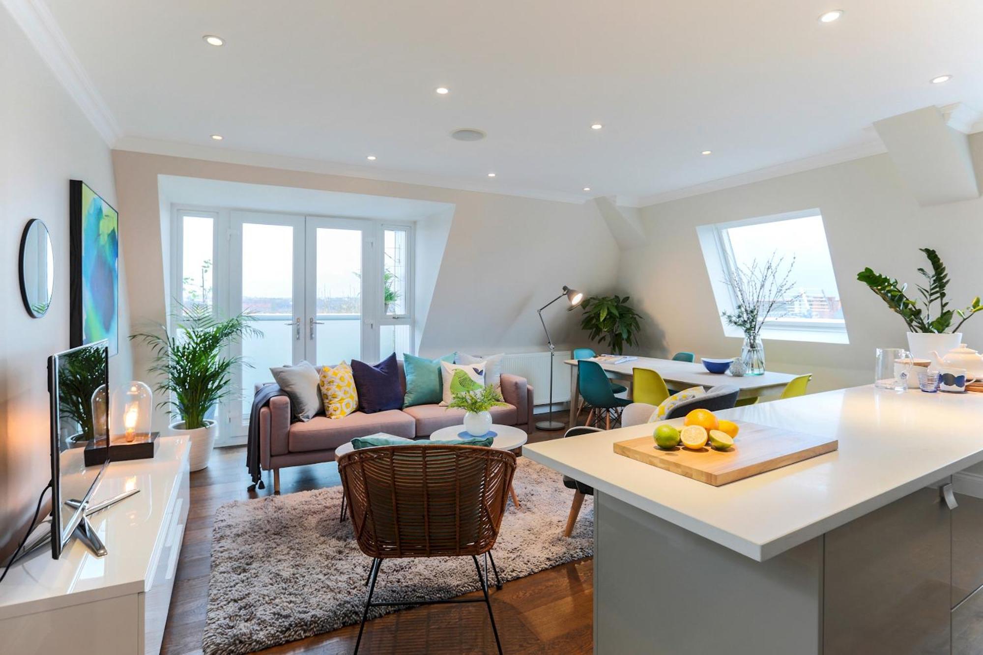 Madison Hill - White Hill House 5 - 3 Bedroom Flat London