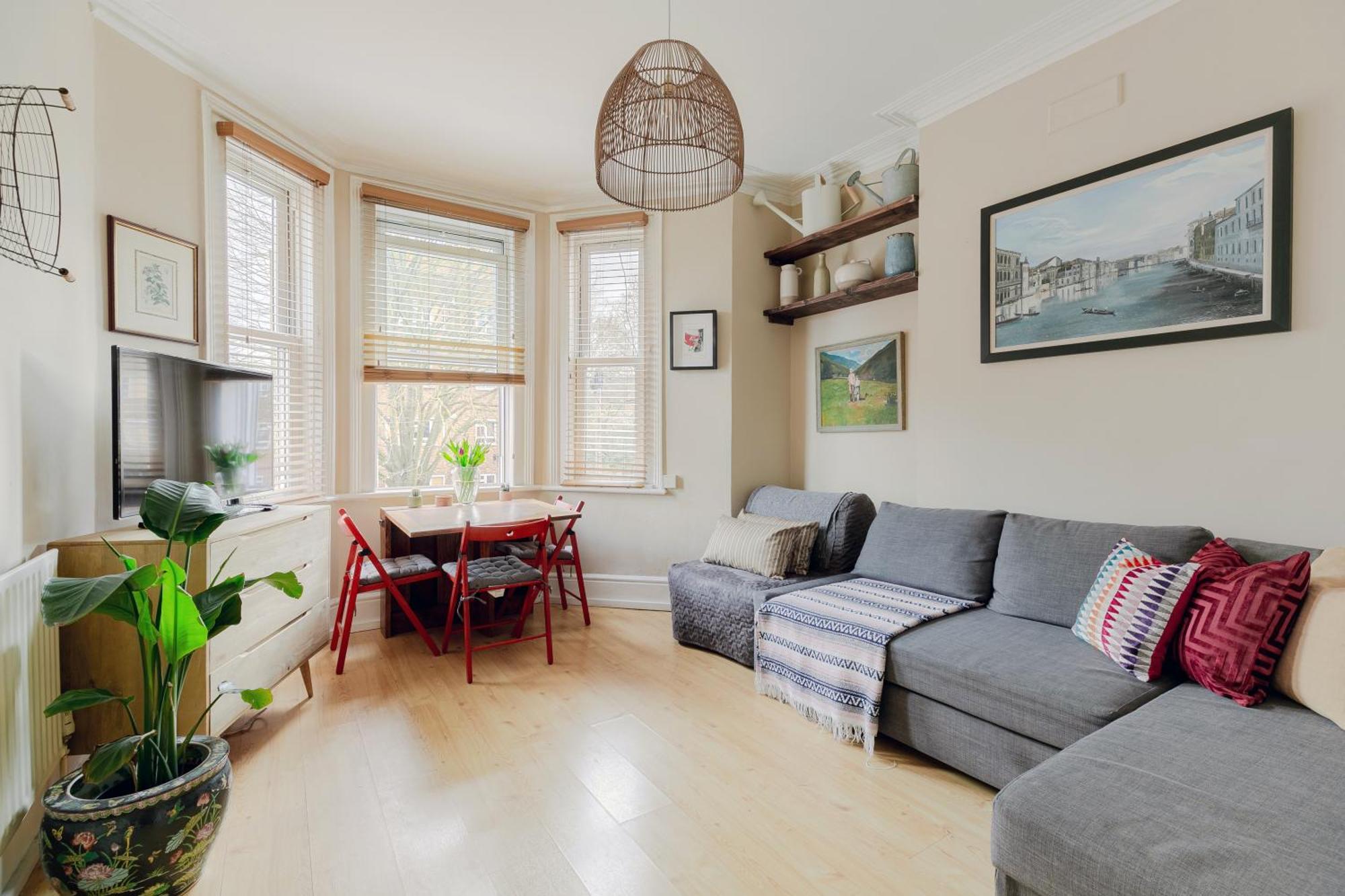Artistic Pied-a-terre, Steps From The Tube, Moments From London's Heart Appartement Londen