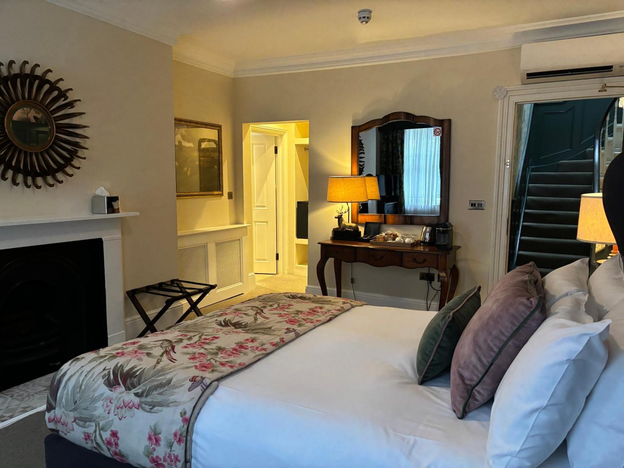 The Clerk & Well Pub And Hotell 4*