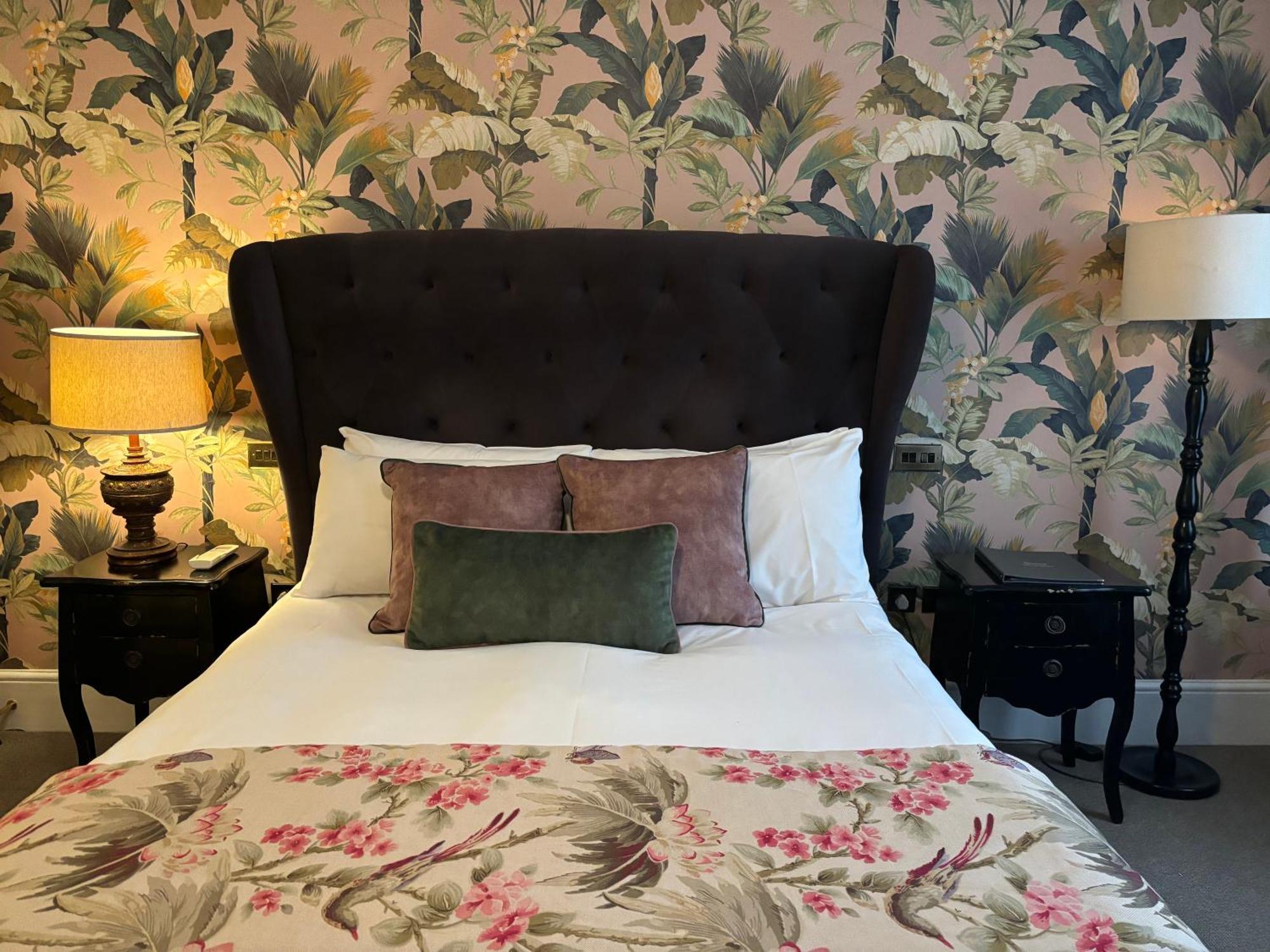 The Clerk & Well Pub And 4*