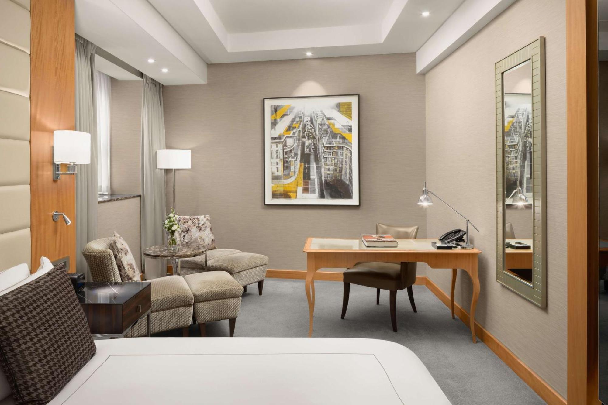 Conrad St Hotel 5*