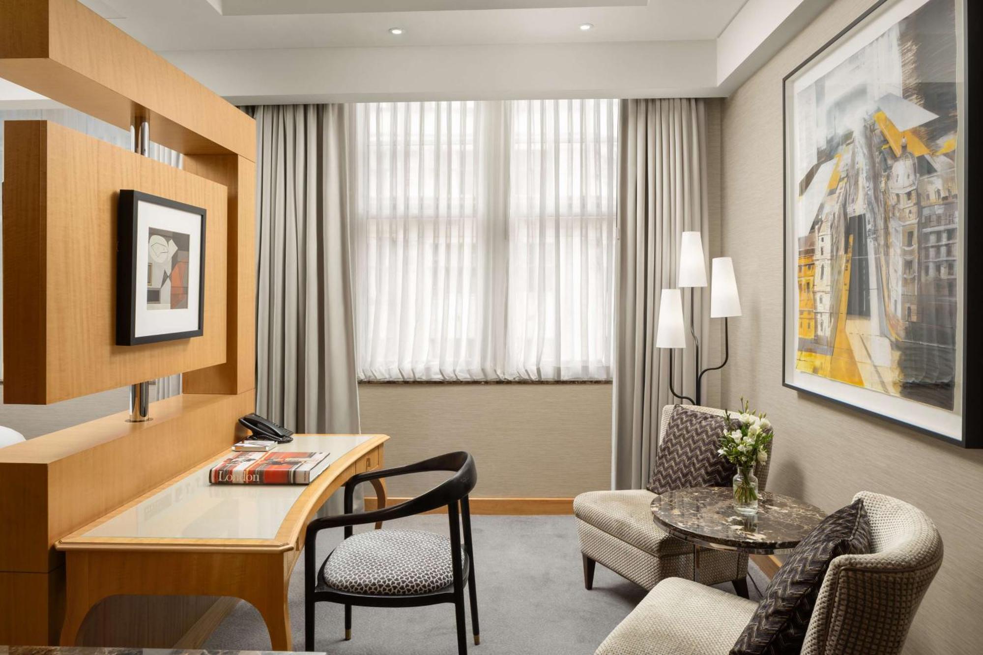 Conrad St Hotel 5*