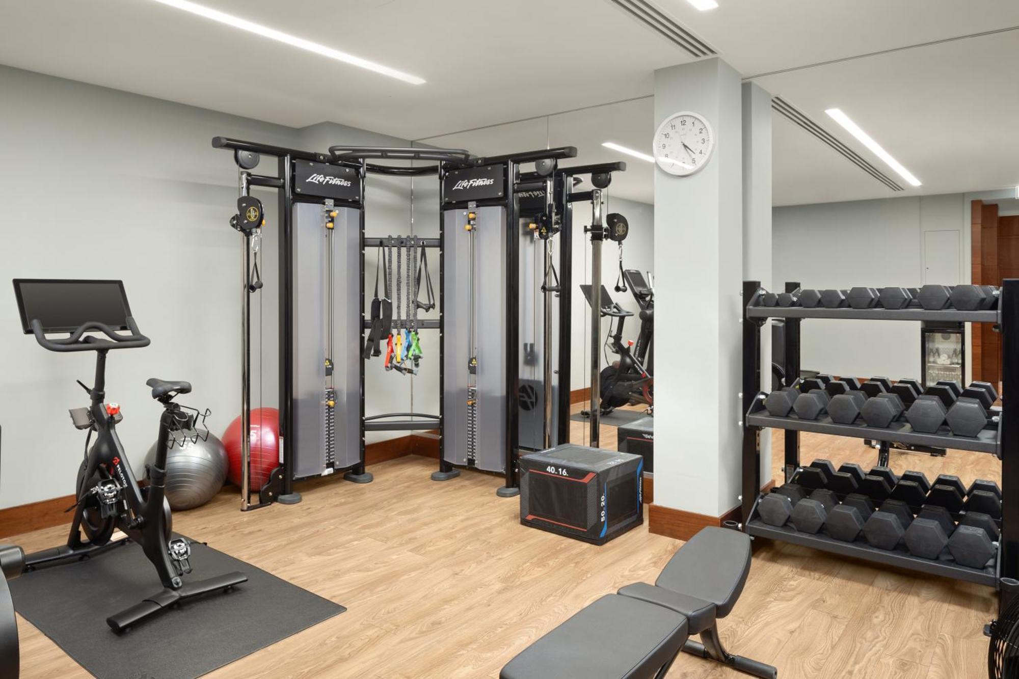 Conrad St Hotel 5*