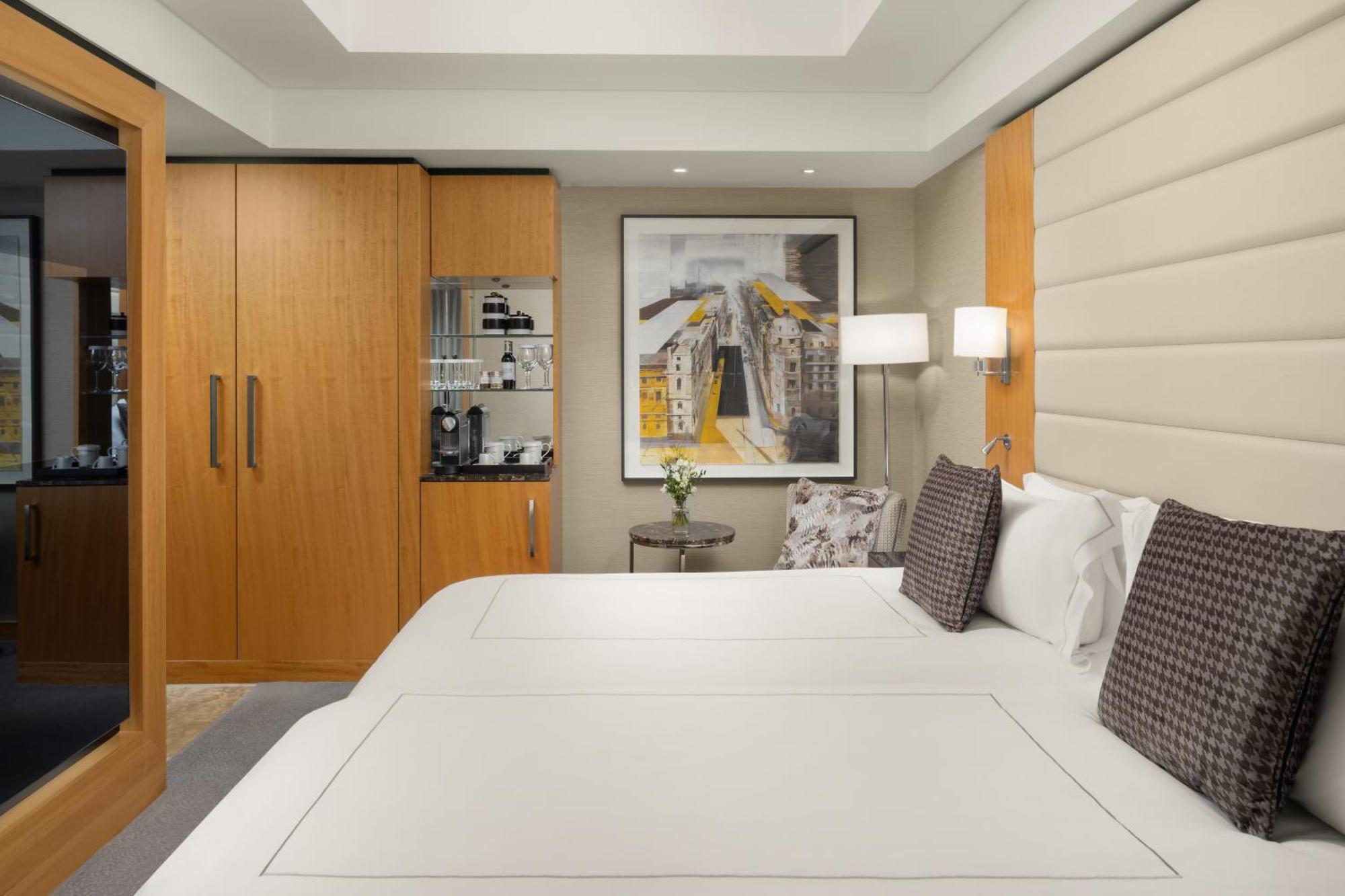 Hotel Conrad St