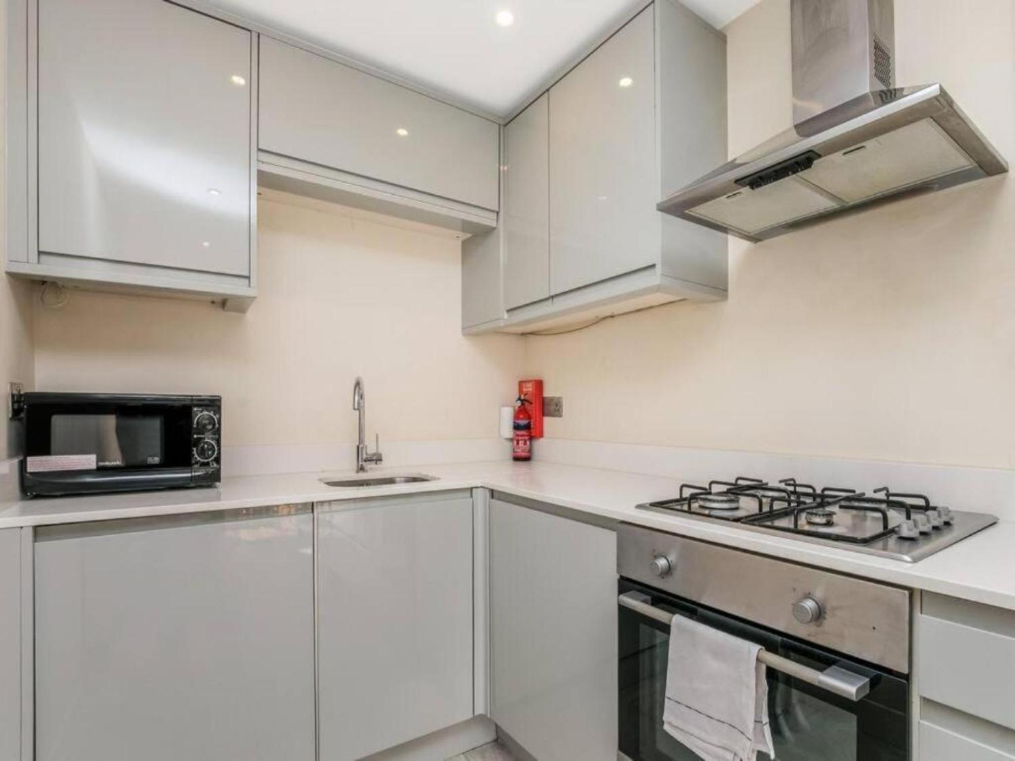 Pass The Keys Ealing Queen Of The Suburbs 2bd Lejlighed *