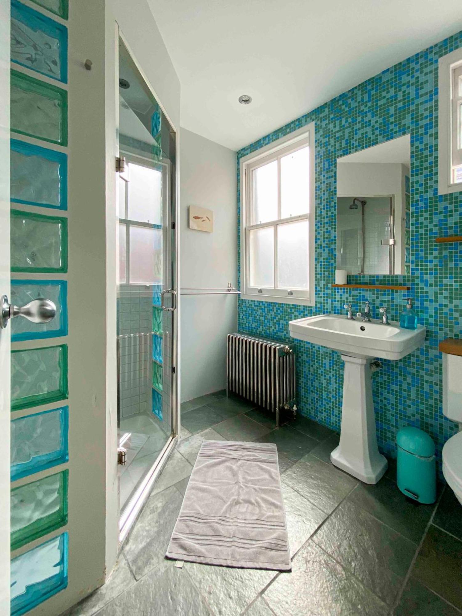 8 Ravenscourt Gardens * Londres