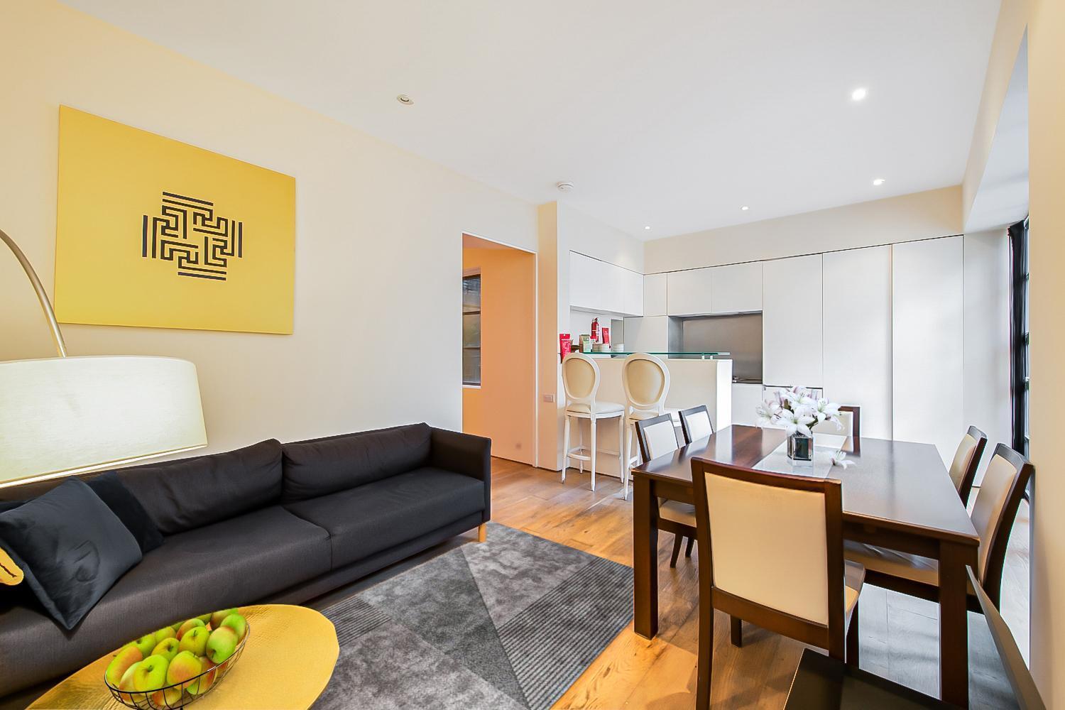 Lejlighed Pollen Street, Three-bedroom Flat *