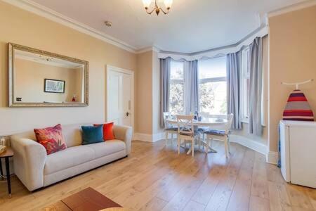Spacious Ealing Broadway