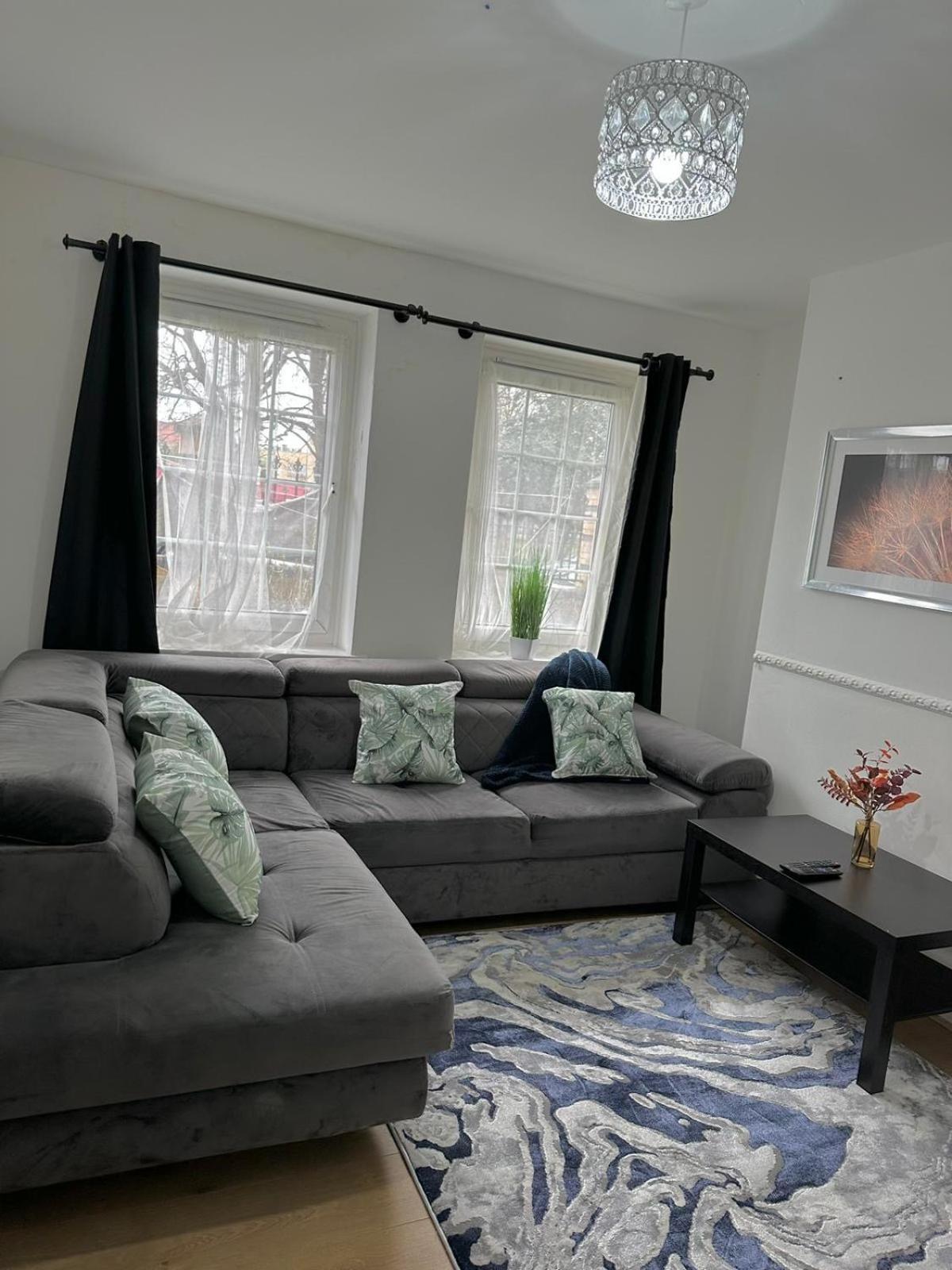 2 Bedroom Flat, 2 Minutes Walk To Bethnalgreen Station, Leilighet *