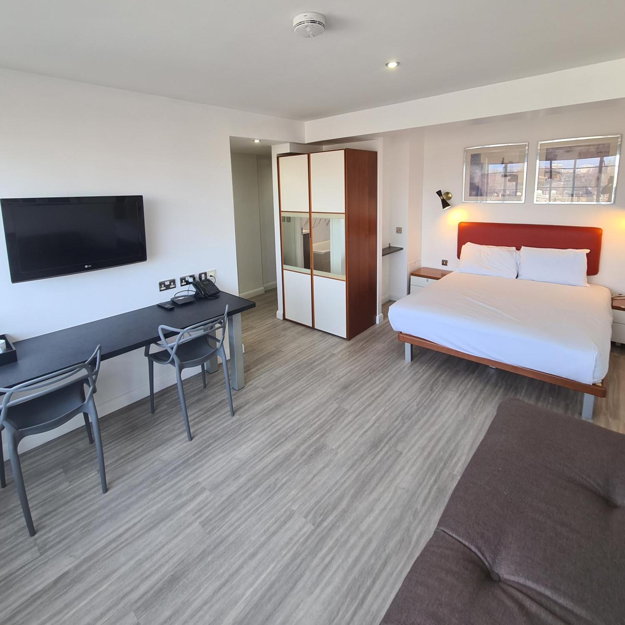 Roland House Apartment