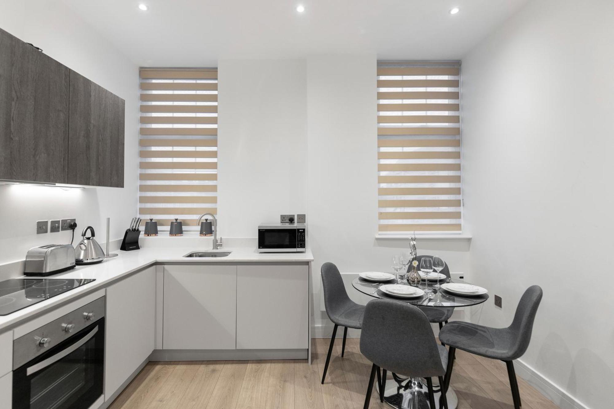 Welcoming And Spacious Apartment- Excellent Location Apartment