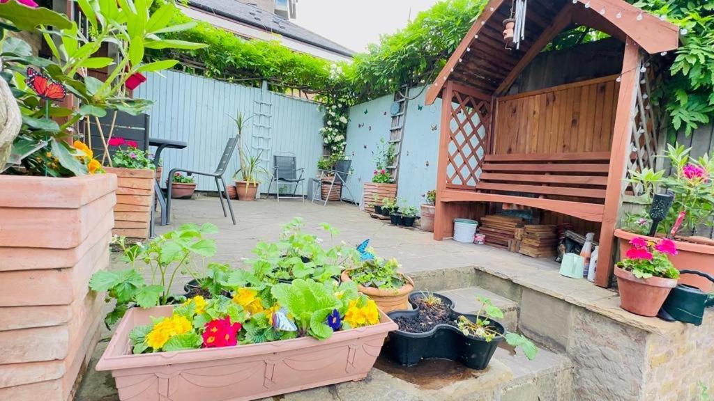 Appartamento Amazing Location - Of London- 2 Bedroom Stunning Canal View House With Private Garden,parking & Balcony Londra