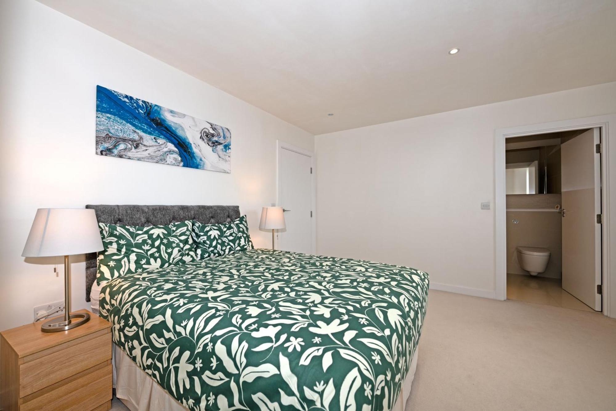 Grand Apartments Kew Gardens Apartment London