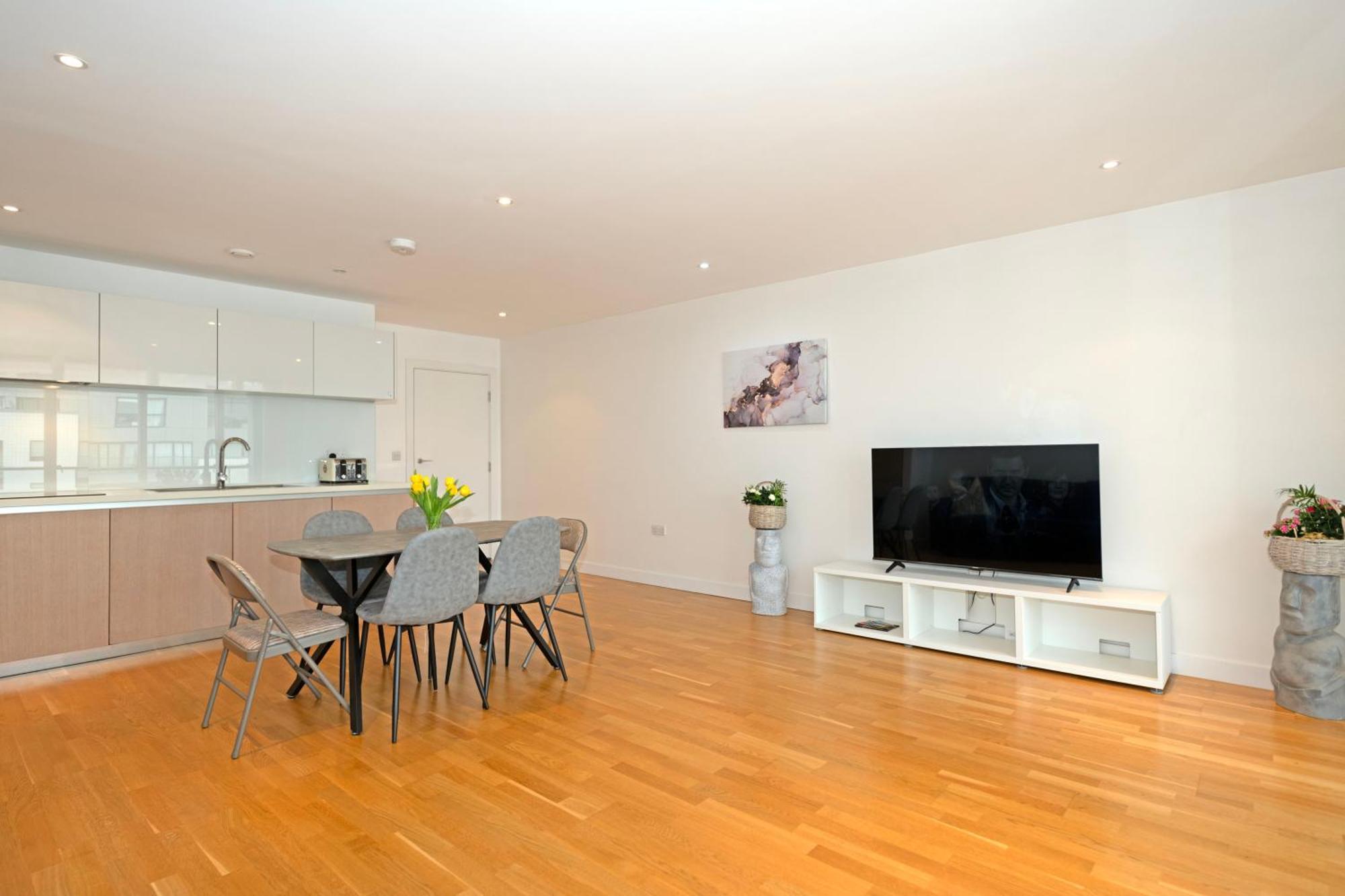 Grand Apartments Kew Gardens London