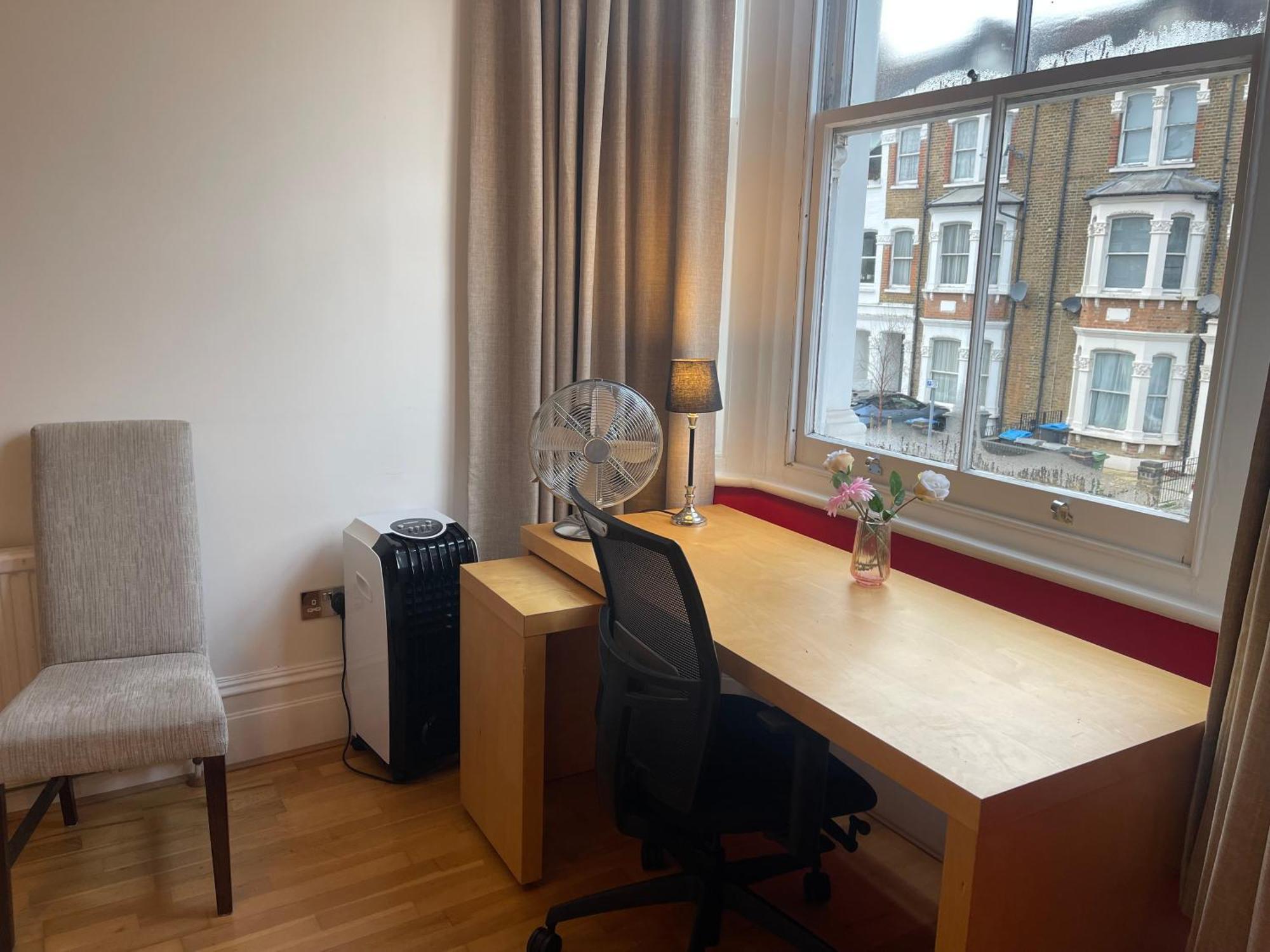 10 Min To The Heart Of - Zone 2 - Charming 2 Bed *