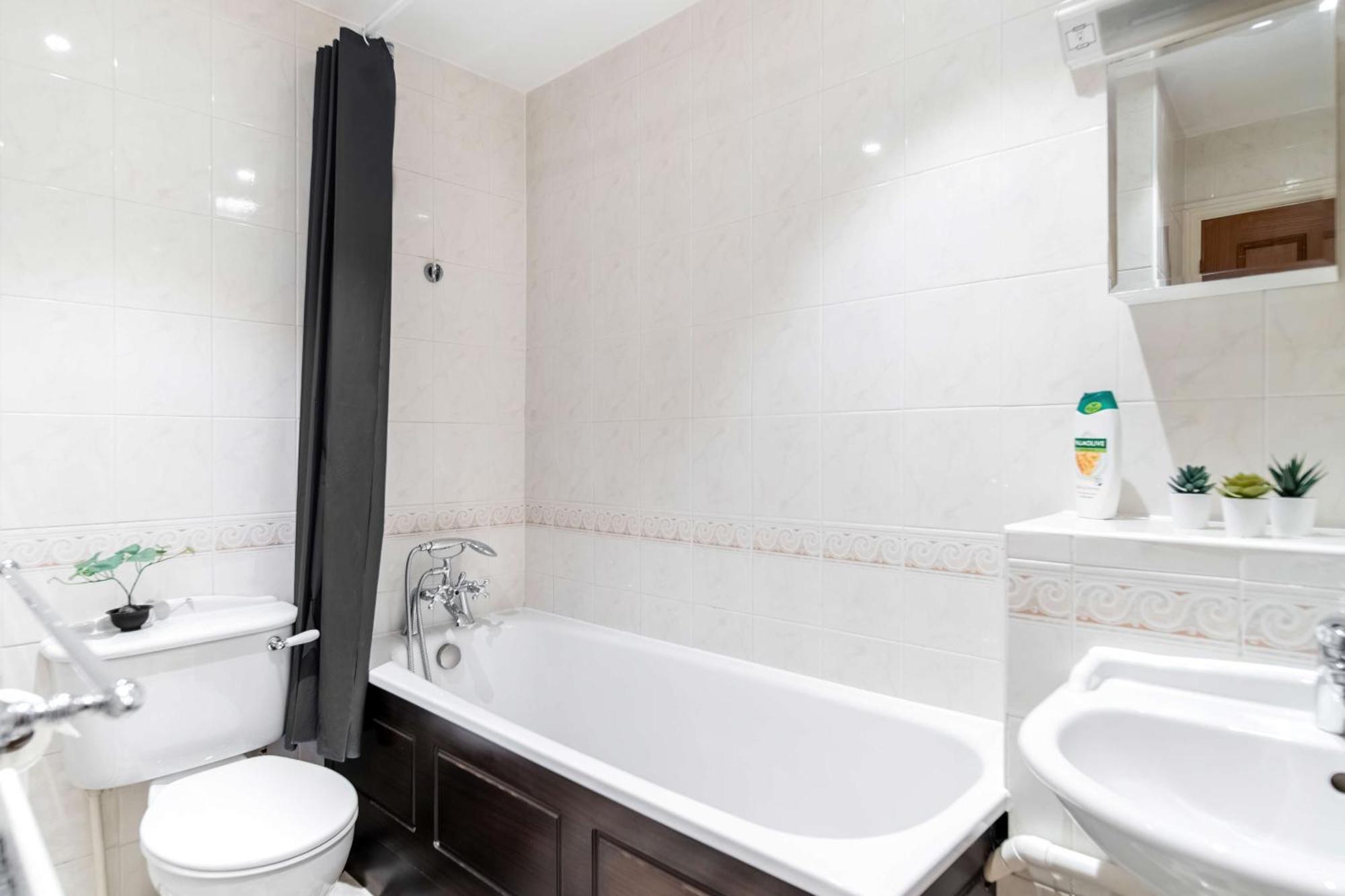 Chic 3-bed Mews Townhouse St John's Wood With Free Wifi * London