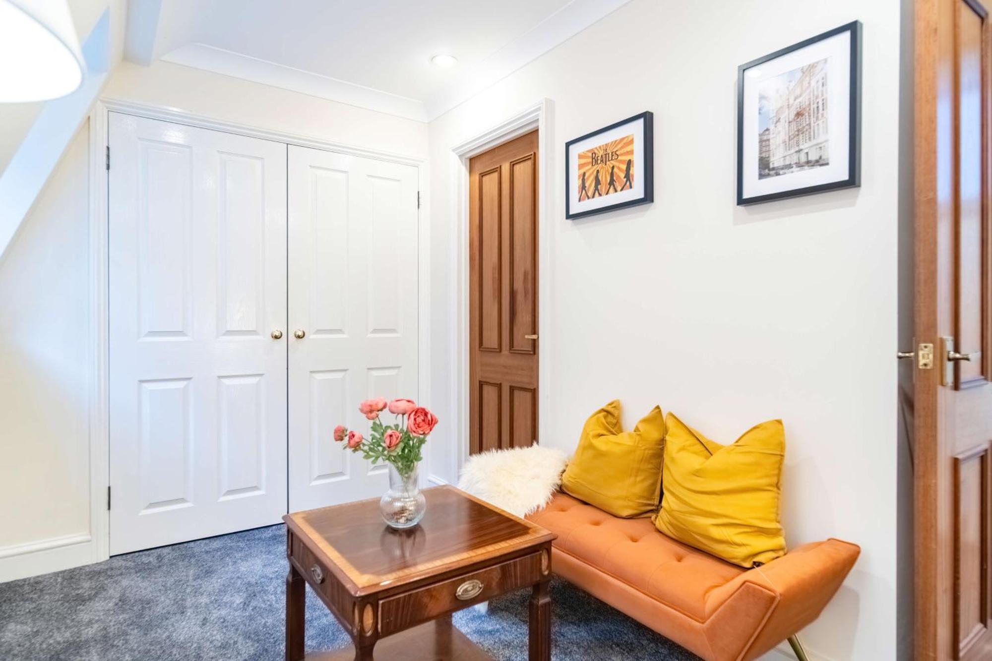 Chic 3-bed Mews Townhouse St John's Wood With Free Wifi Ferienhaus