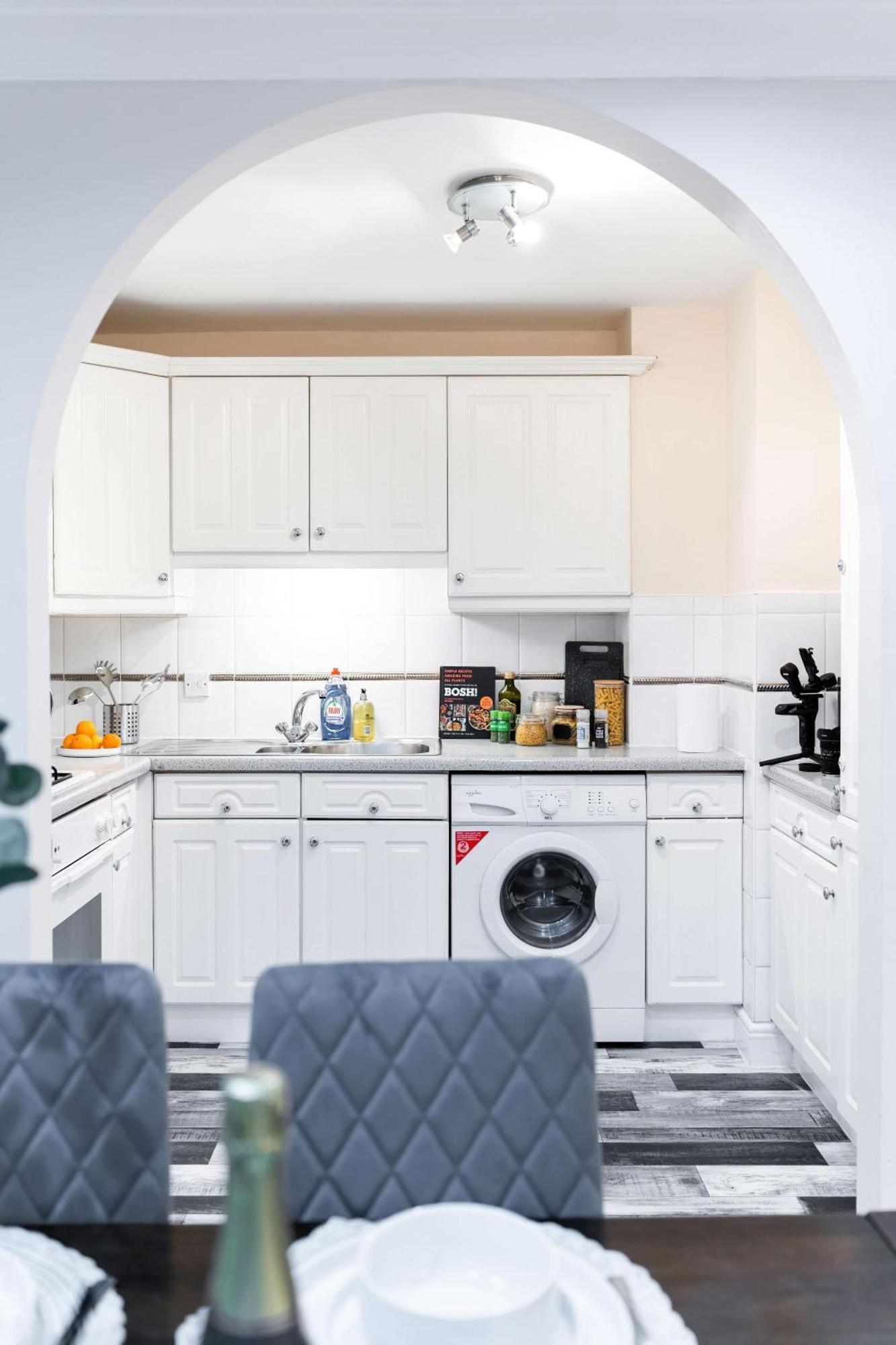 Ferienhaus Chic 3-bed Mews Townhouse St John's Wood With Free Wifi London