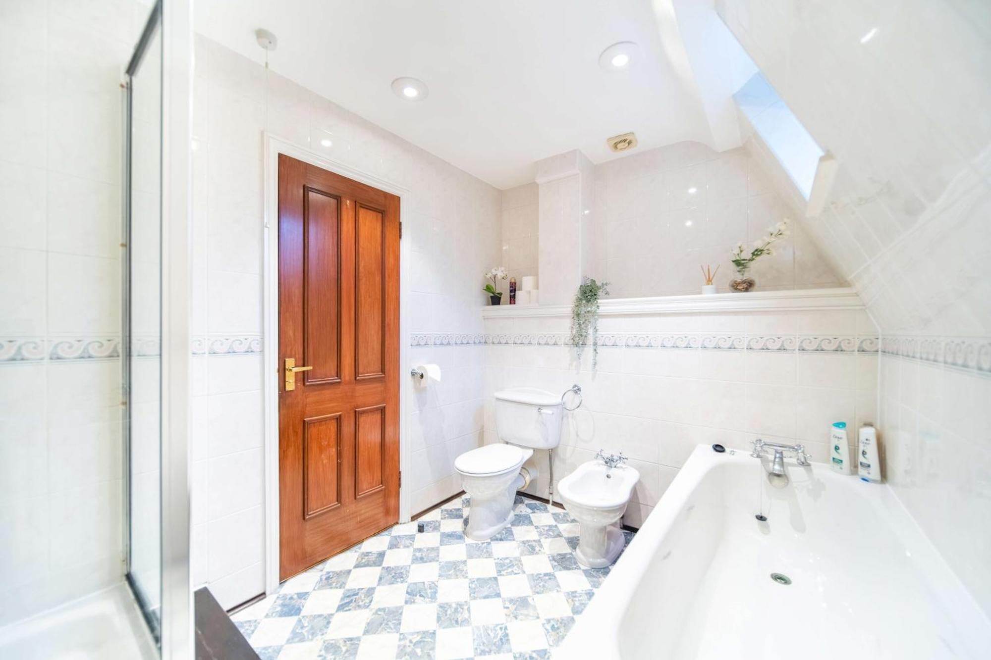 Chic 3-bed Mews Townhouse St John's Wood With Free Wifi *