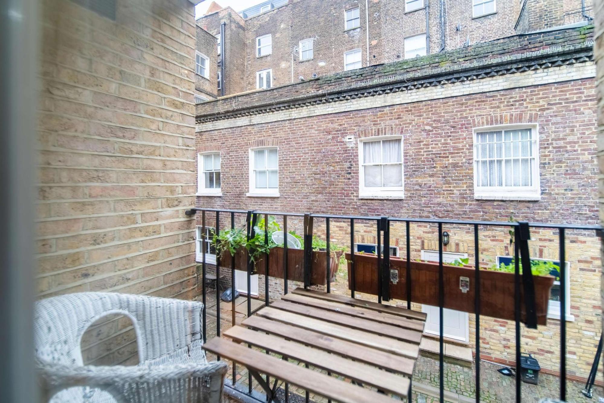 Chic 3-bed Mews Townhouse St John's Wood With Free Wifi * London
