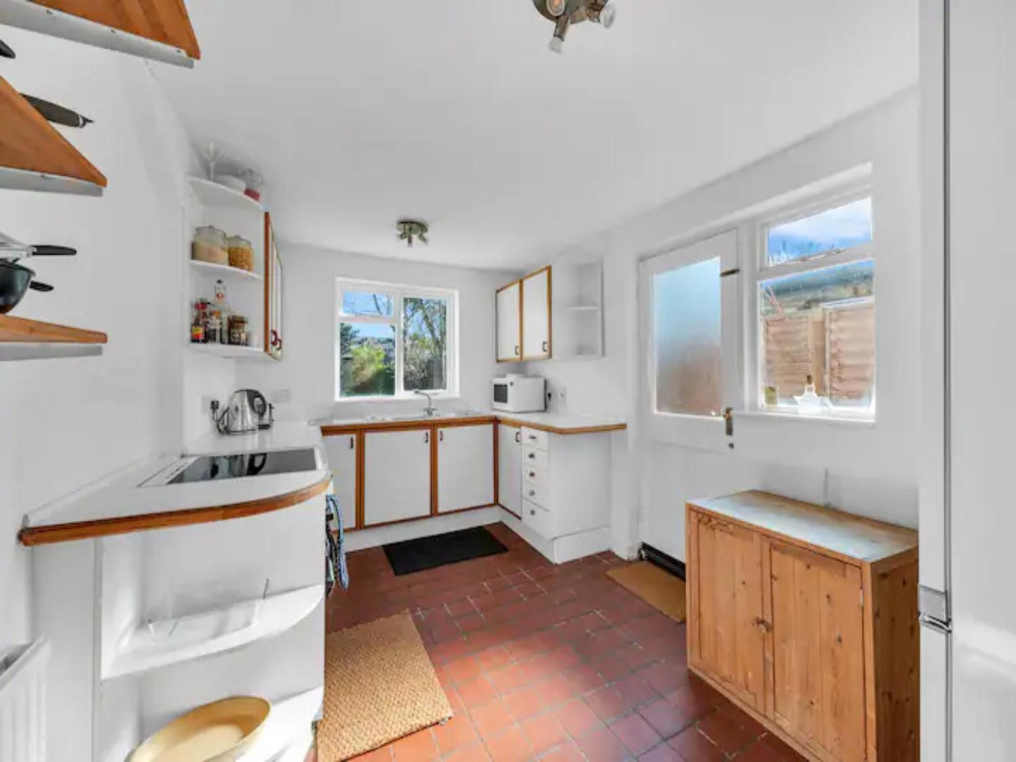 Pass The Keys Charming Victorian 2 Bed House With Artistic Flair In Acton Ideal For Families And Groups Excellent Transport Links Semesterbostad