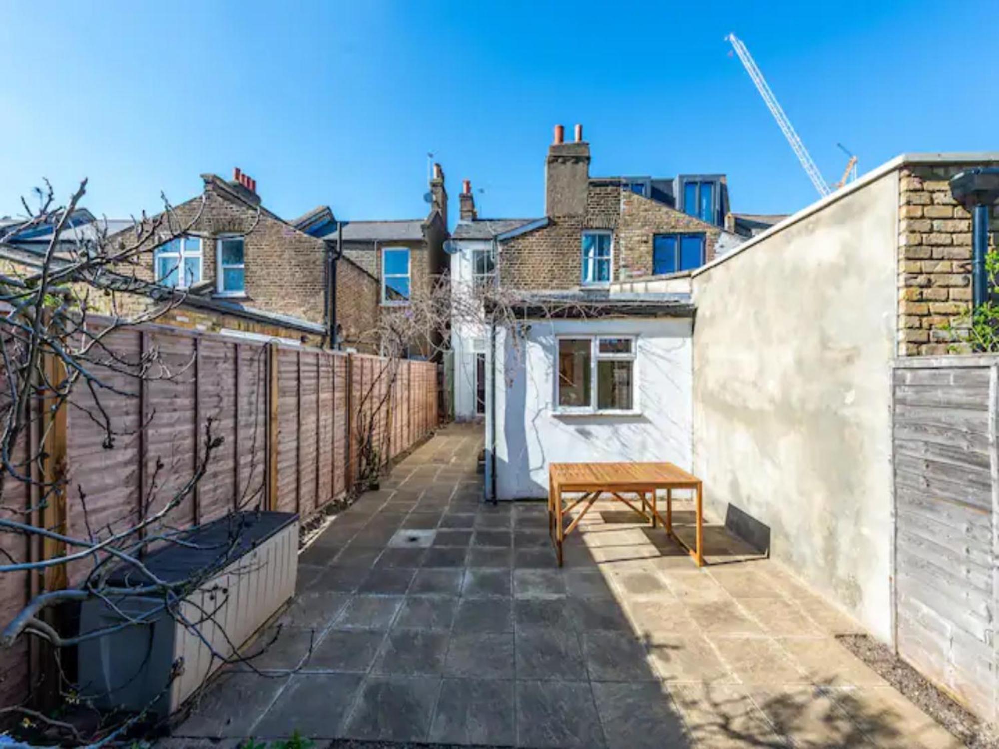 Semesterbostad Pass The Keys Charming Victorian 2 Bed House With Artistic Flair In Acton Ideal For Families And Groups Excellent Transport Links