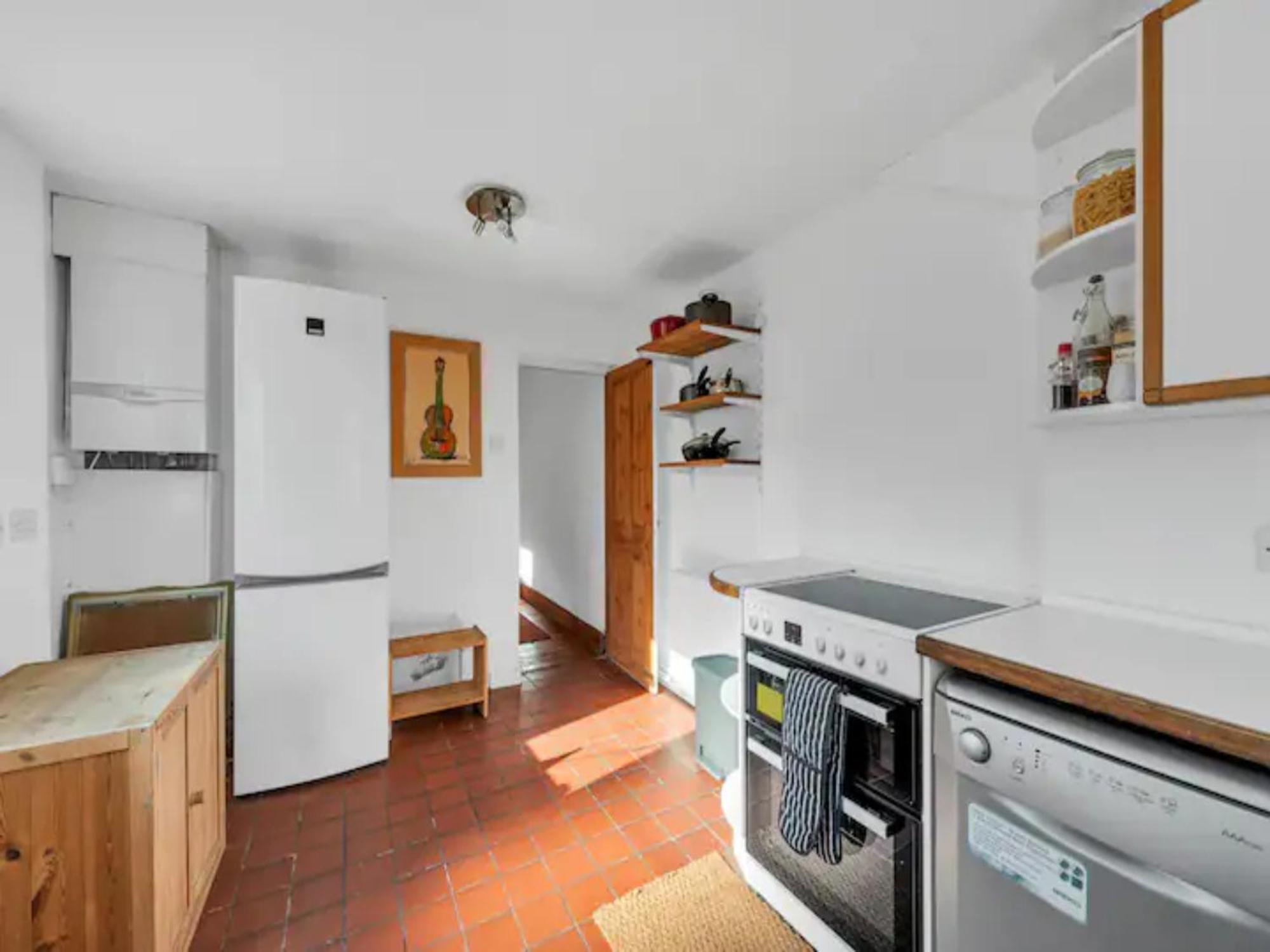 Pass The Keys Charming Victorian 2 Bed House With Artistic Flair In Acton Ideal For Families And Groups Excellent Transport Links Semesterbostad